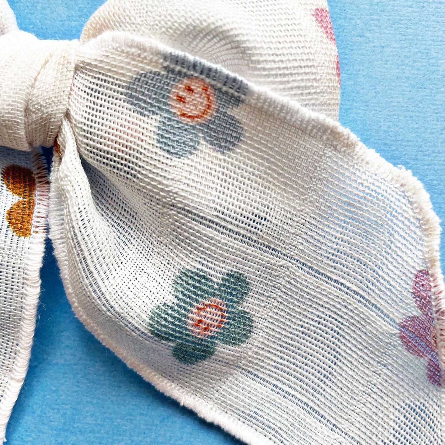 White Smiley Daisy Gauze Elle Bow