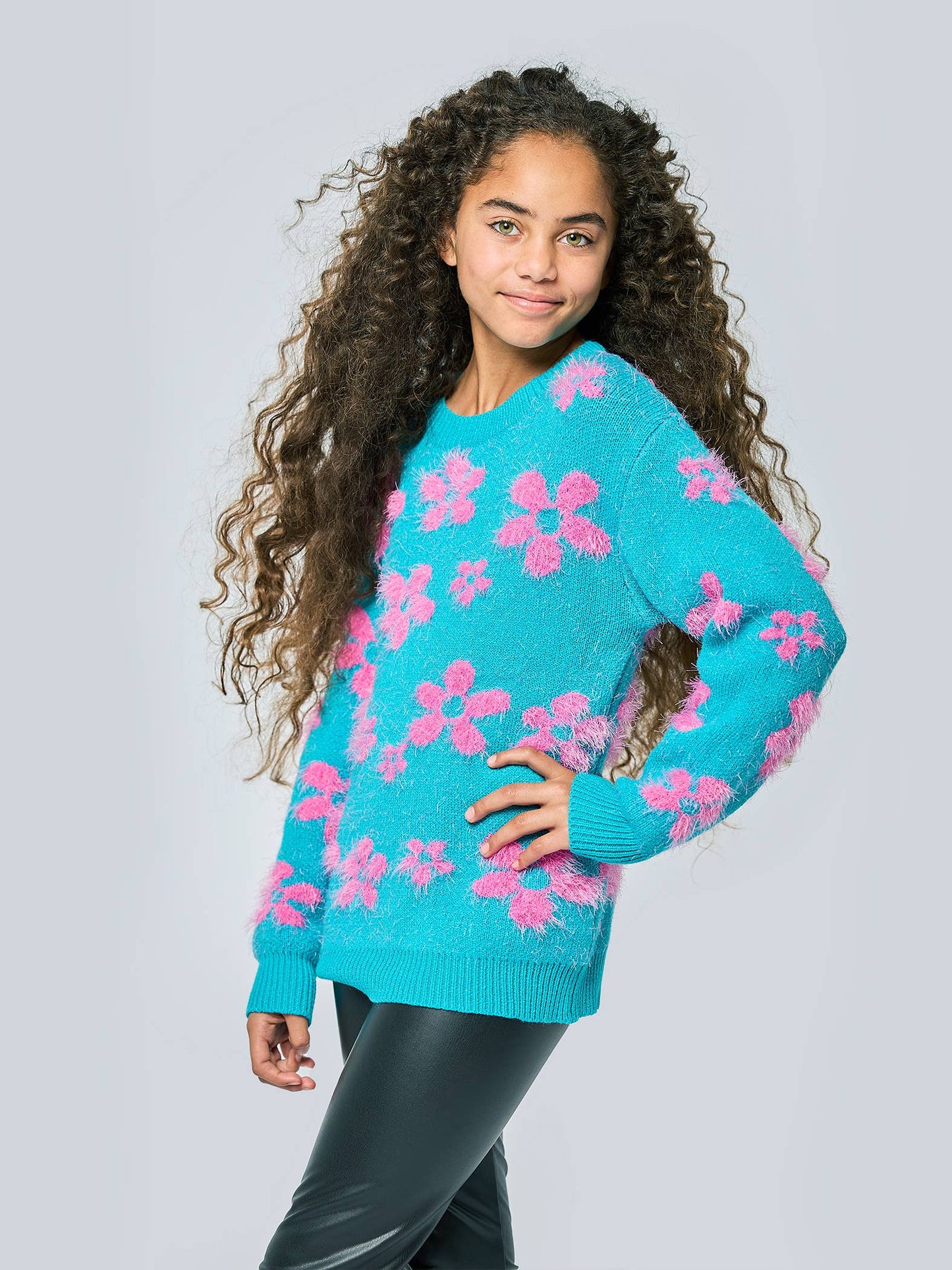 ALL OVER FLOWER FUZZY SWEATER