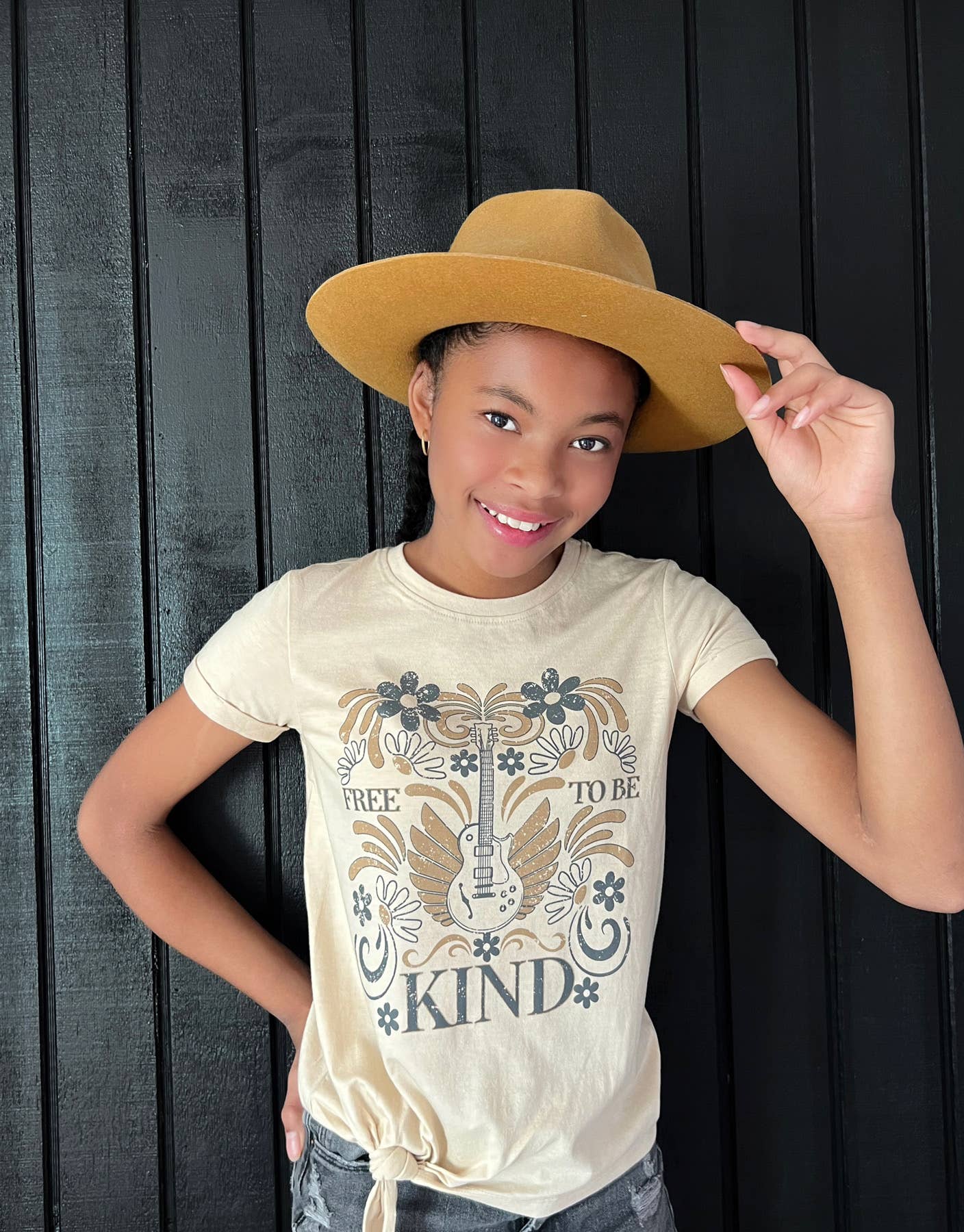 Free to be kind side tie tween graphic tee