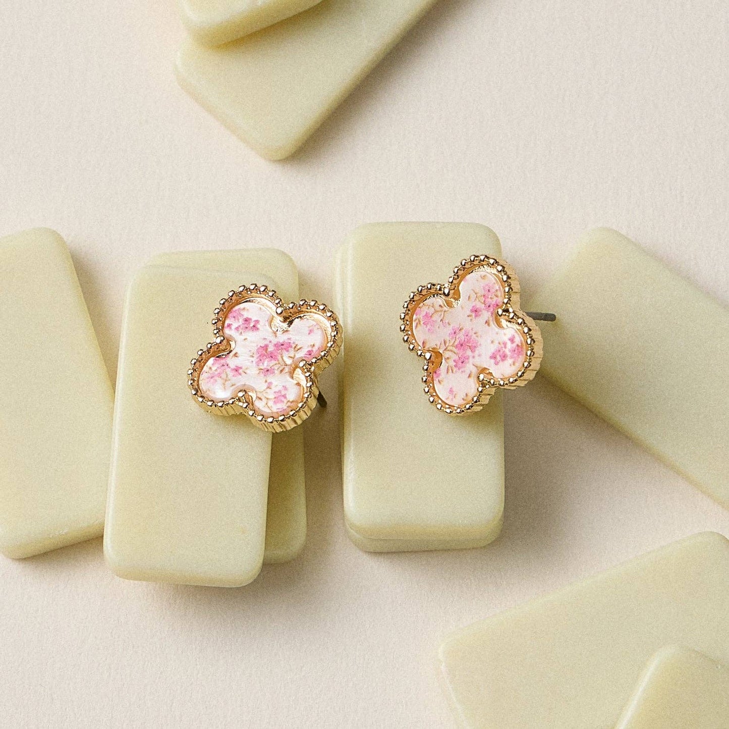Quatrefoil Shape Shell Stud Earrings