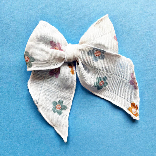 White Smiley Daisy Gauze Elle Bow