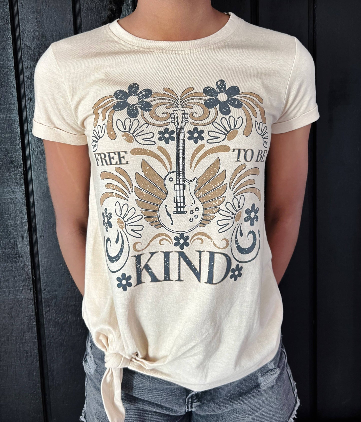 Free to be kind side tie tween graphic tee