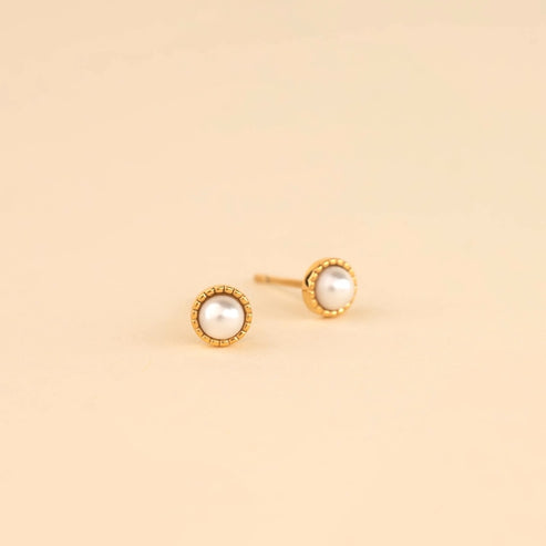 pearl stud earring