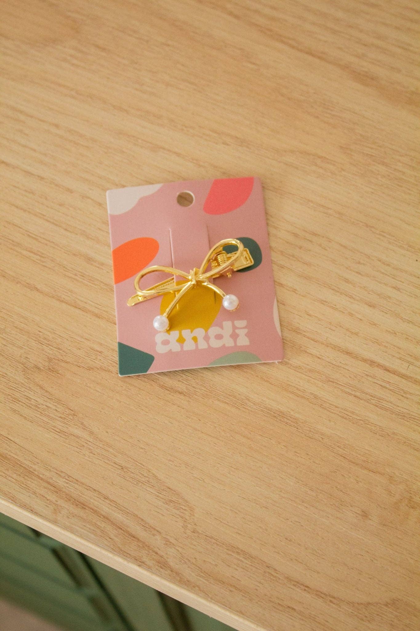 Amanda Bow Pearl Clip